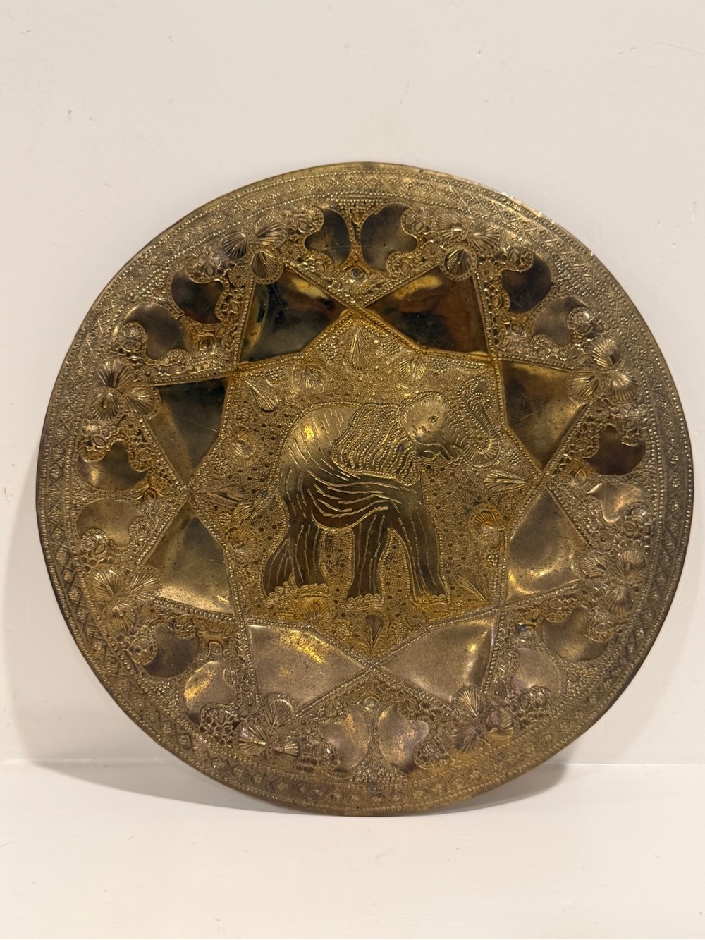 Vintage hand-hammered brass elephant plate, 7″ embossed ornamental wall décor